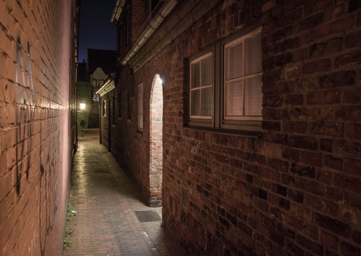 narrow-alley-in-lubeck