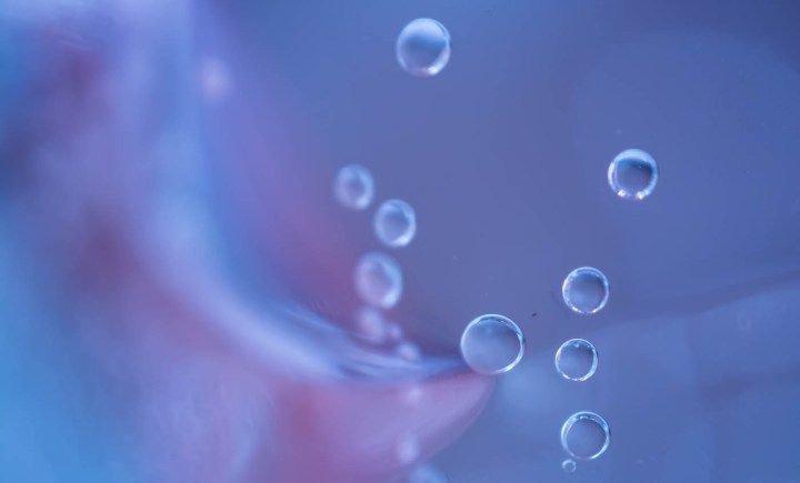 mineral water bubbles