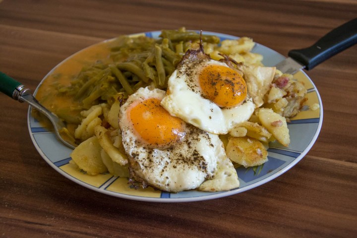 fried potatoes with green beans cream sauce and fried eggs