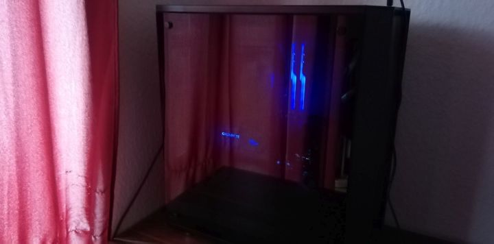 new pc with tempered glass side