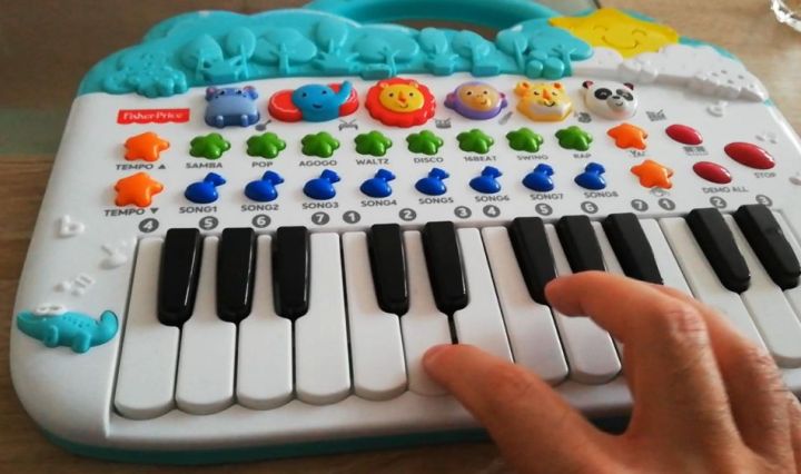 toy keyboard